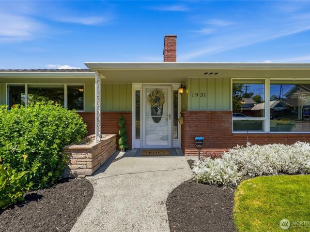 1931 Hoyt Avenue