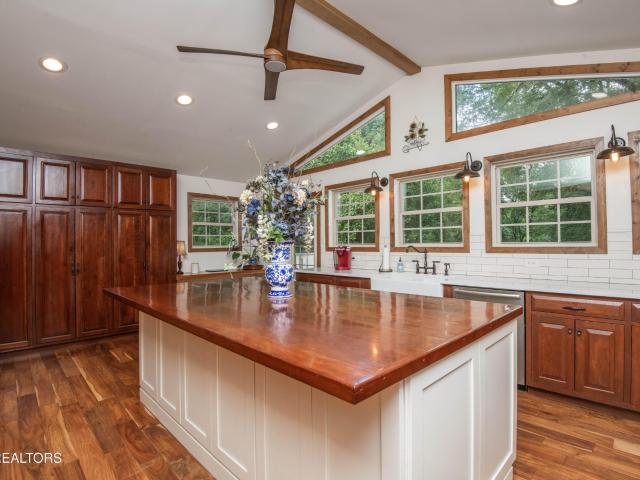 1932 Duncan Rd