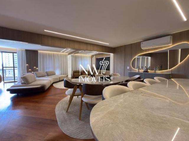 193 m² privativos | 9º andar | Face Oeste | Vista livre e definitiva | 2 vagas | Altíssimo padrão |