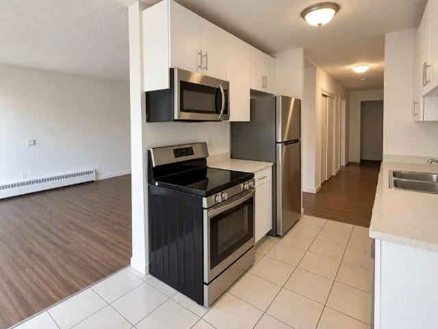 1948, 1968 McCallum Road — 2 BEDROOM
