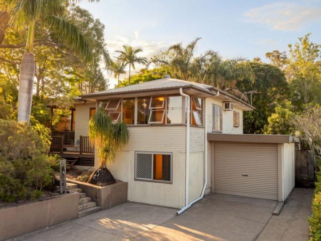 1940's CHARM ON 921SQM IN CONVENIENT LOCALE