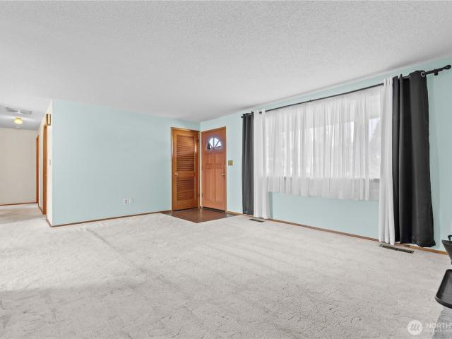 19421 Aurora Drive E