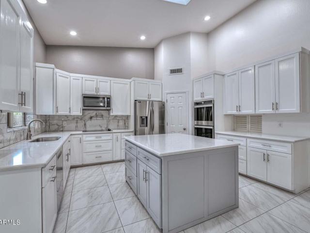 1942 E Claire Dr, Phoenix, AZ