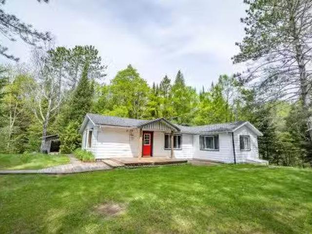 194 Ch. Du Ruisseau, Lac Supérieur, QC, J0T 1J0 house for sa.