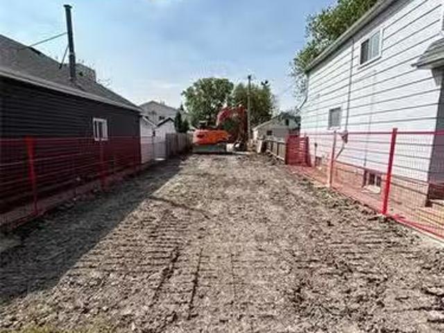 194 Bertrand St, Winnipeg, MB, R2H 0N6 vacant land for sale.