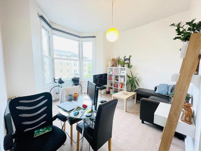 194 Green Lanes, London N4 1 bed apartment to rent £1,900 pcm £438 pw