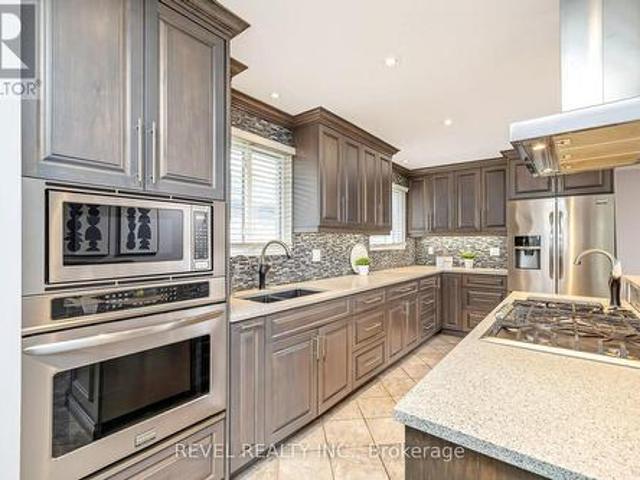 194 Hahn Avenue, Cambridge, ON, N3C 2Z2 house for sale | Listing ID X13772 | Royal LePage