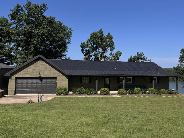 194 Lakeshore Cir