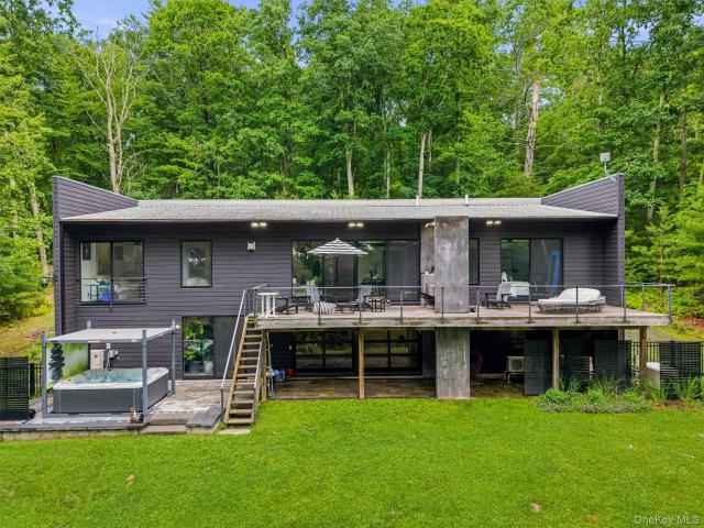 194 Mapes Road