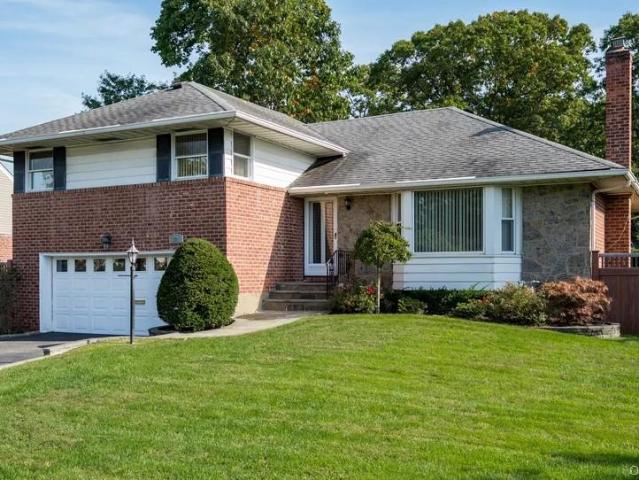 194 Rhododendron Dr, Westbury, NY 11590 | MLS #961931