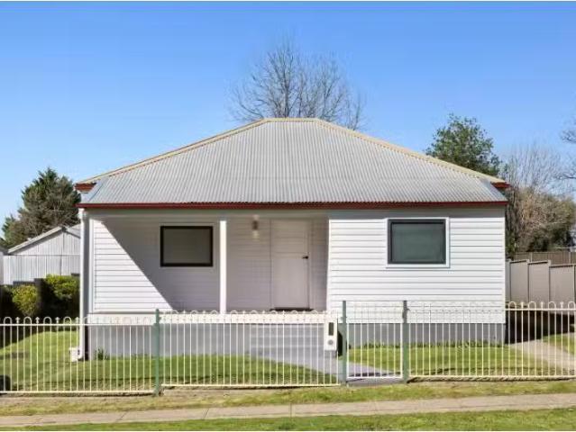 194 Woodward Street, Orange House for rent Listed by Dearne Y.