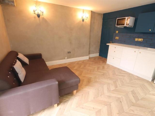 194 Westgate Road, City Centre Studio to rent £850 pcm £196 pw