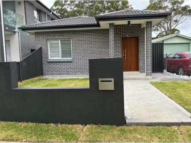 194A Graham Avenue, Lurnea House for rent Listed by Chris Zam.