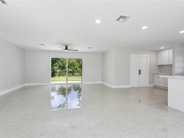 1958 Evergreen Avenue