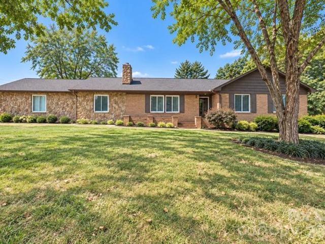 1953 Crestdale Ln, Newton, NC 28658