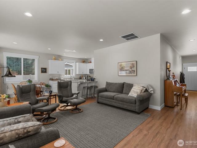 195 Pershing Circle