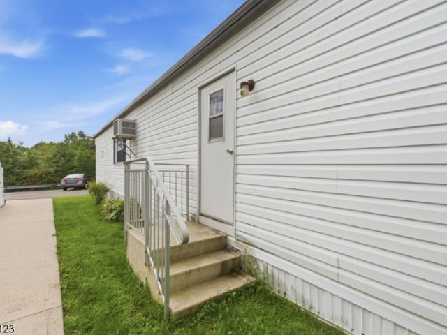 195 W Main St, Unit J