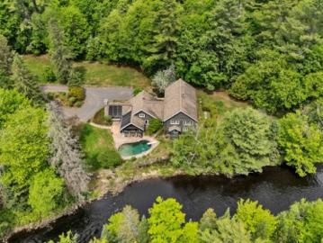1965 Rue Du Roussillon, Sainte Adèle, QC, J8B 1Z1 house for sale | Listing ID 10277 | Royal LePage
