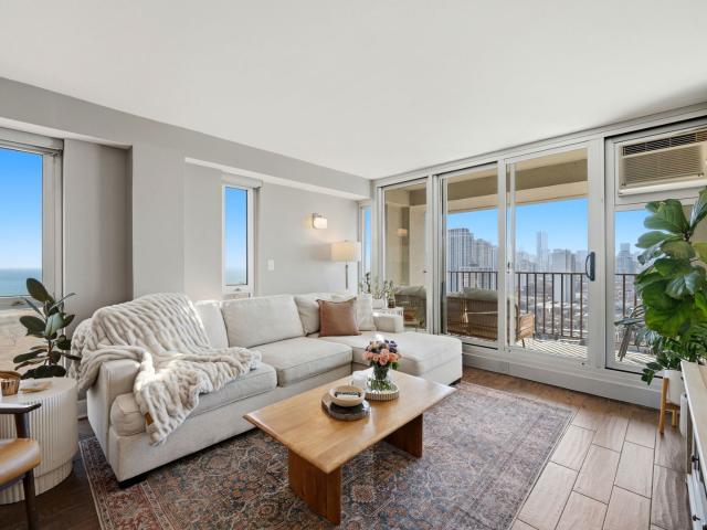 1960 N Lincoln Park West # 2709