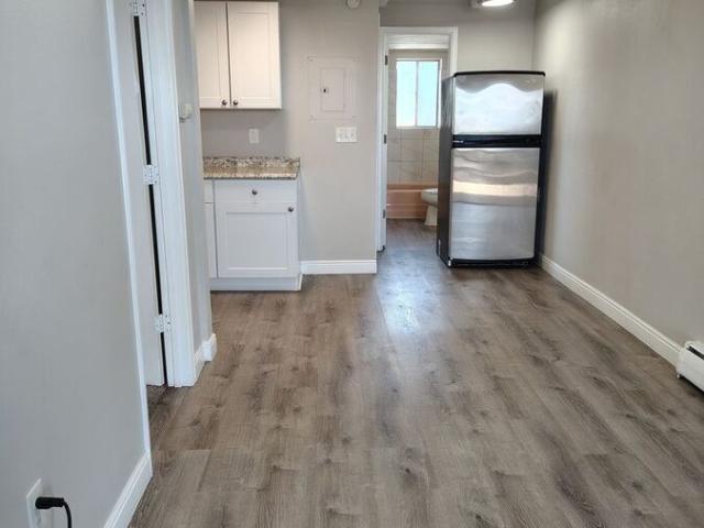 1960 Dallas St, 2 beds, 1 full bath