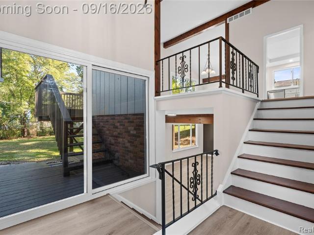 1960 Glen Iris Drive