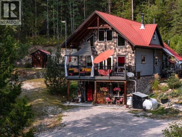 1960 Palumbo Heights Drive, Golden, BC, V0A 1H4 house for sale | Listing ID 10400 | Royal LePage