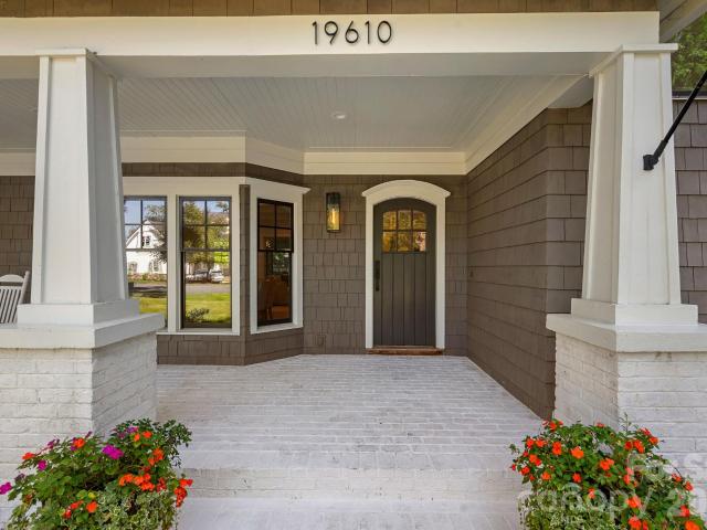 19610 Weavers Circle