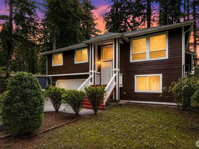 1961 Clear Valley Dr, Maple Falls, WA 98266
