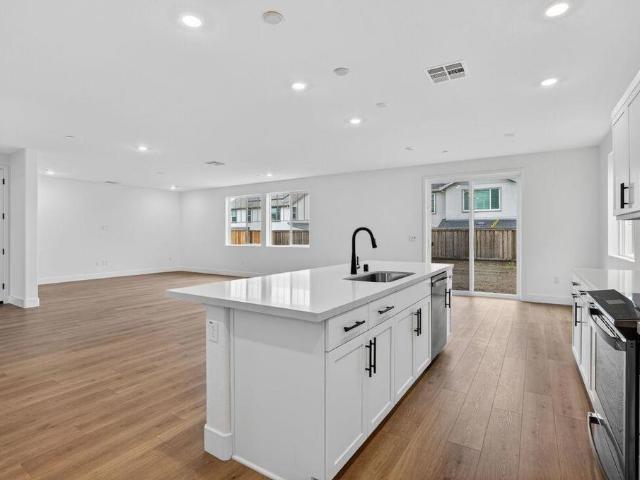 196 Golden Gate Lane