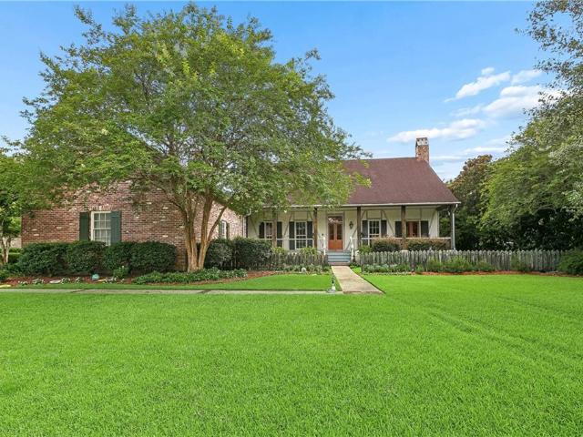 196 Forest Oaks Drive