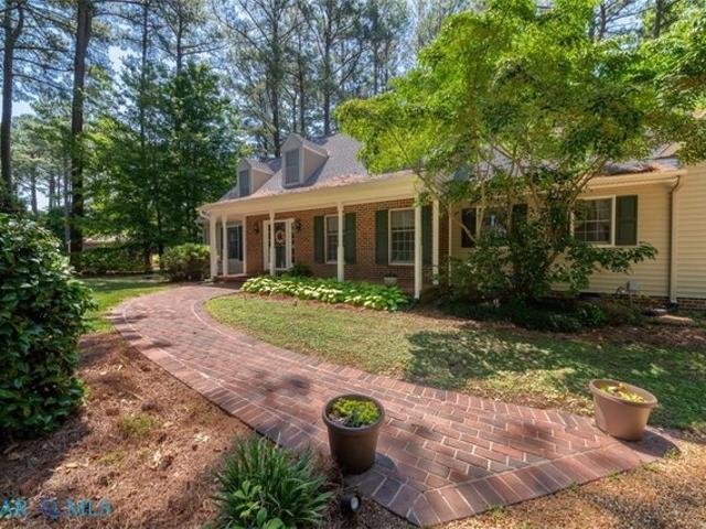196 Locust Grove Ln, Kilmarnock, VA 22482