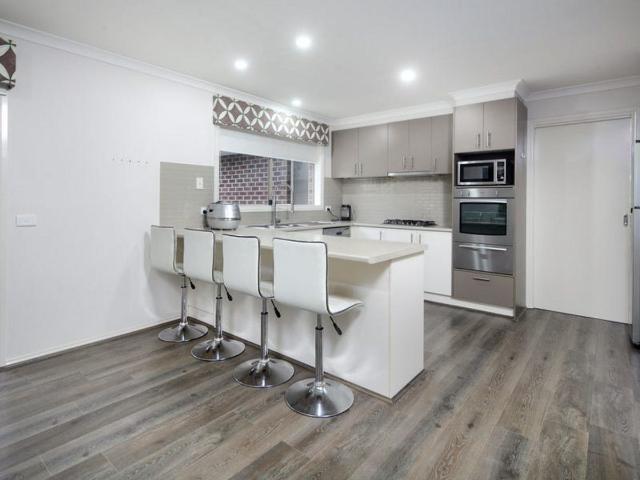 196 Linsell Boulevard, CRANBOURNE EAST, VIC 3977