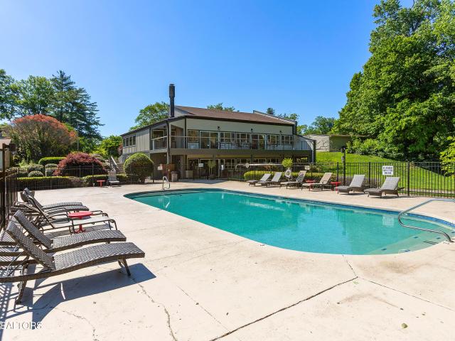 1976 Cherokee Bluff Drive