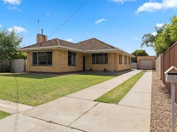 1970s Charm in the heart of Yarrawonga