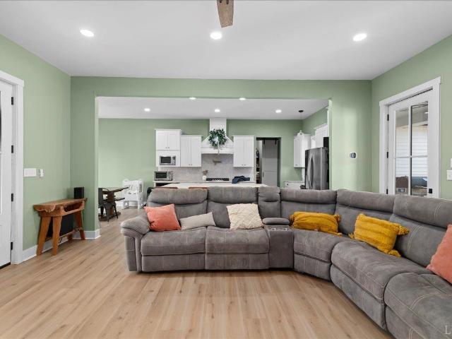 197 Burford Farm Rd