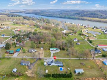 198 Yarbro Harbor Dr, Decaturville, TN 38329 | MLS #2601