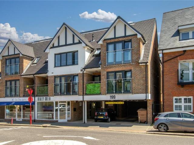 199 Watling Street, Radlett. 2 bed apartment to rent £1,800 pcm £415 pw