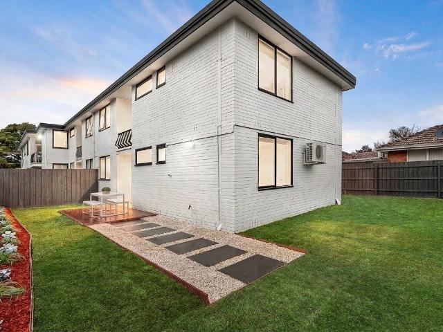 1/9 11 Toolambool Road, Carnegie