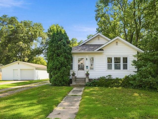 19 12th St NE, Faribault, MN 55021