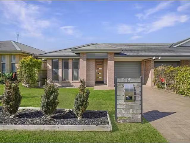 19 Teal Street, Aberglasslyn Townhouse for rent Listed by Kev.