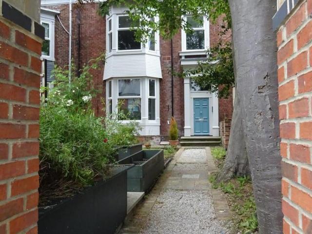 19 Thornhill Gardens, Sunderland 1 bed apartment to rent £660 pcm £152 pw