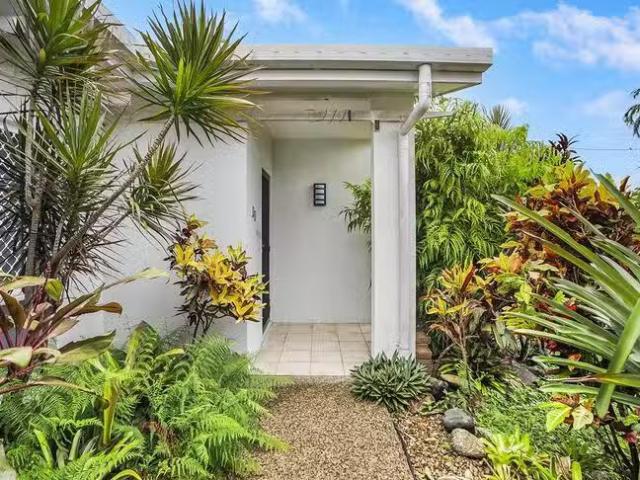 19 Thais Street, Palm Cove, QLD 4879