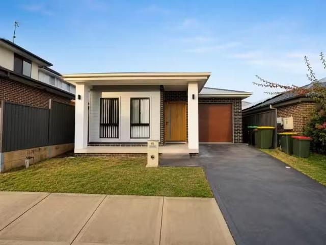 19 Treberth Street, Colebee House for rent Listed by jun Ju.