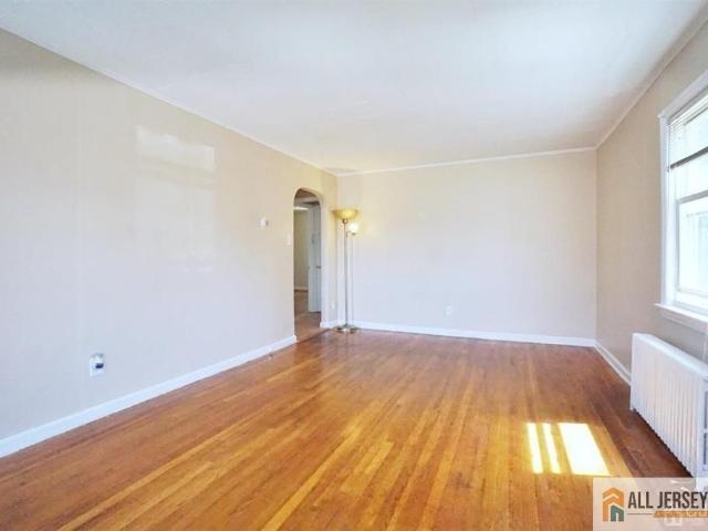 19 W Prospect Street, East Brunswick, US, NJ