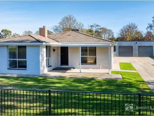 19 Webb Street, Holbrook House for rent Listed by Kira Bauerl.