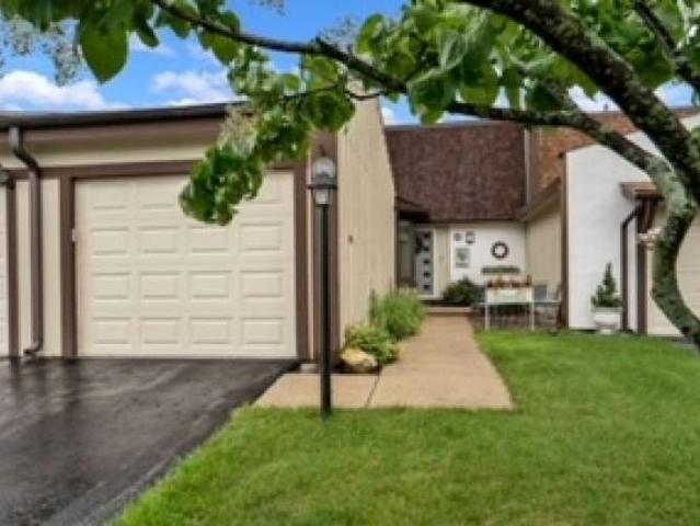 19 Westwood Dr, Indian Head Park, IL 60525