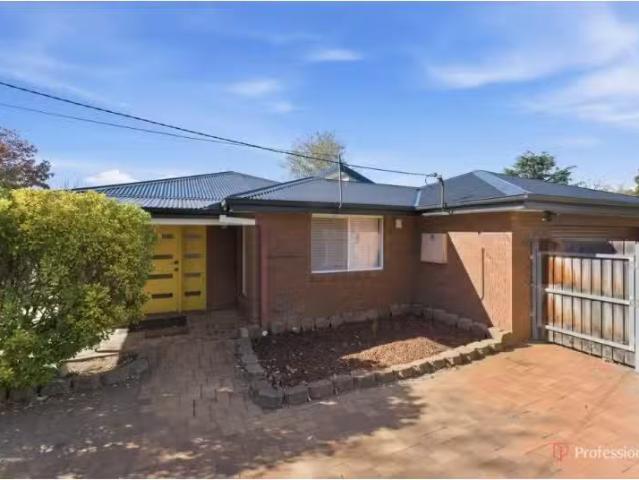 19 White Avenue, Armidale House for rent Listed by Jorjah Sty.