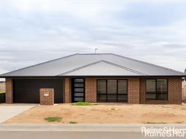 19 Wyoming Avenue, GOBBAGOMBALIN House for rent Listed by Rai.