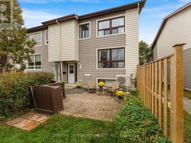 19 A Banner Road, Ottawa, ON, K2H 8T3 townhouse for sale | Listing ID X14030 | Royal LePage