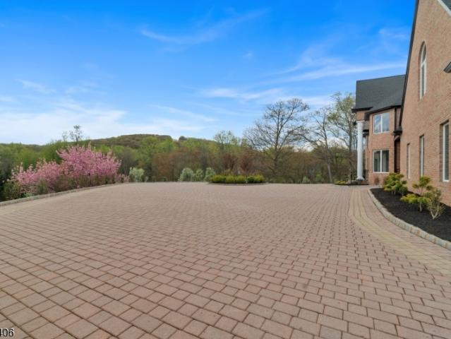 19 Amira Ln